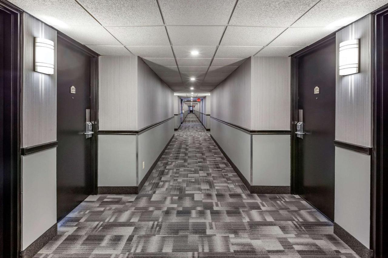 Quality Inn & Conference Centre Midland Buitenkant foto