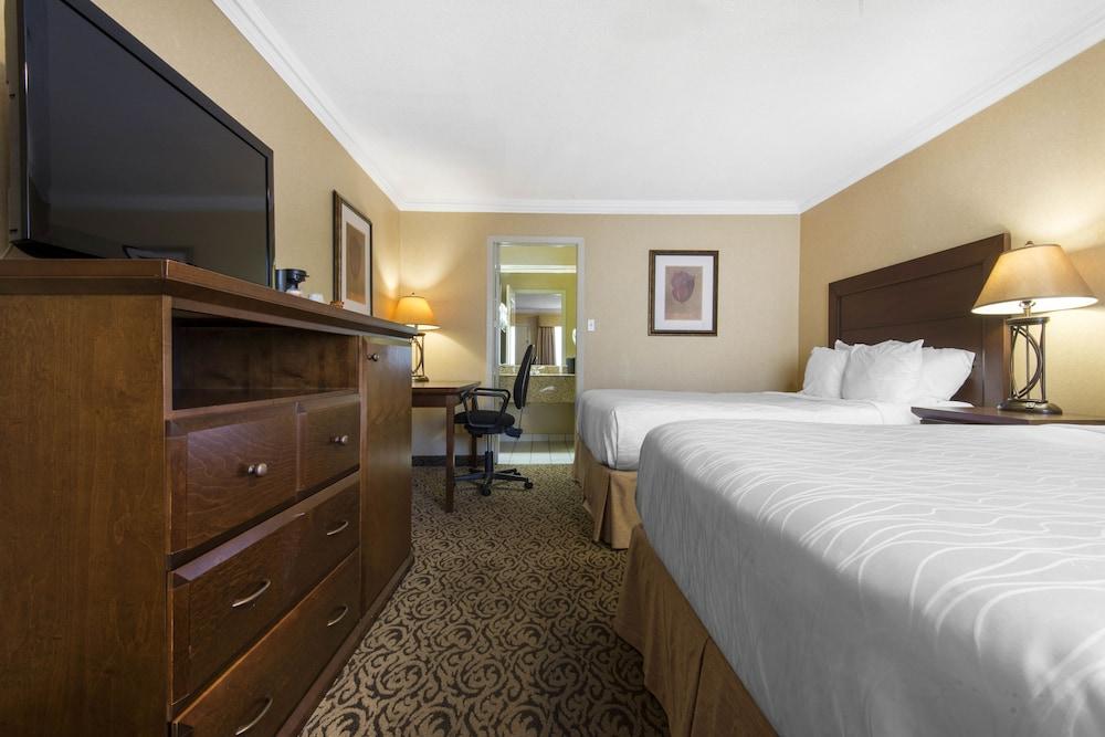 Quality Inn & Conference Centre Midland Buitenkant foto