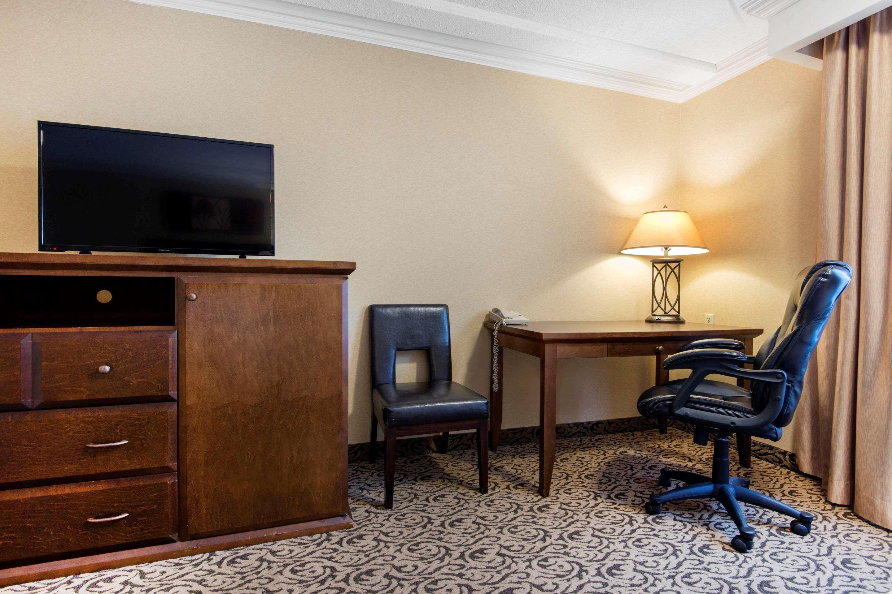 Quality Inn & Conference Centre Midland Buitenkant foto
