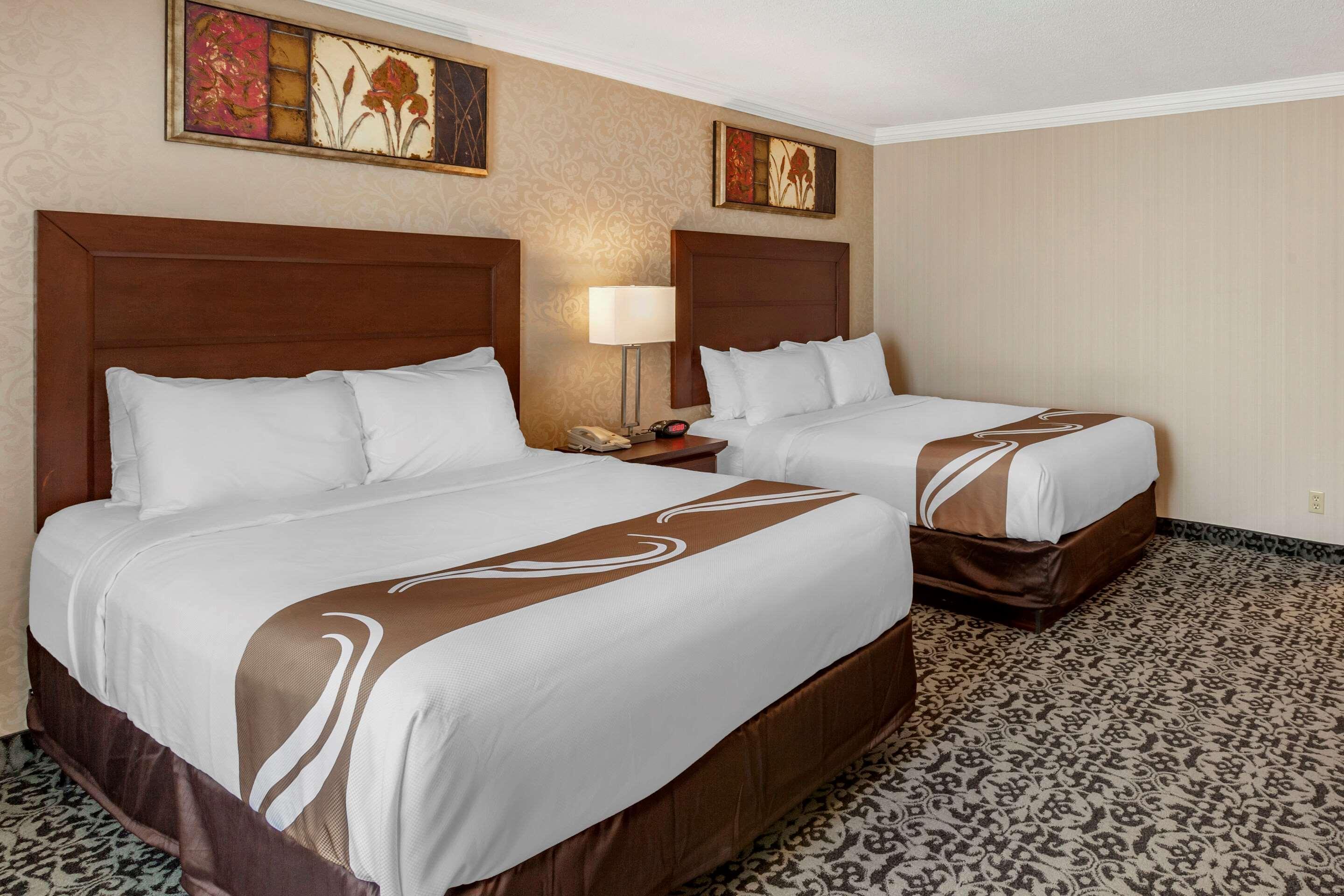Quality Inn & Conference Centre Midland Buitenkant foto