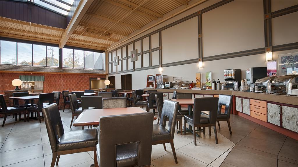 Quality Inn & Conference Centre Midland Buitenkant foto