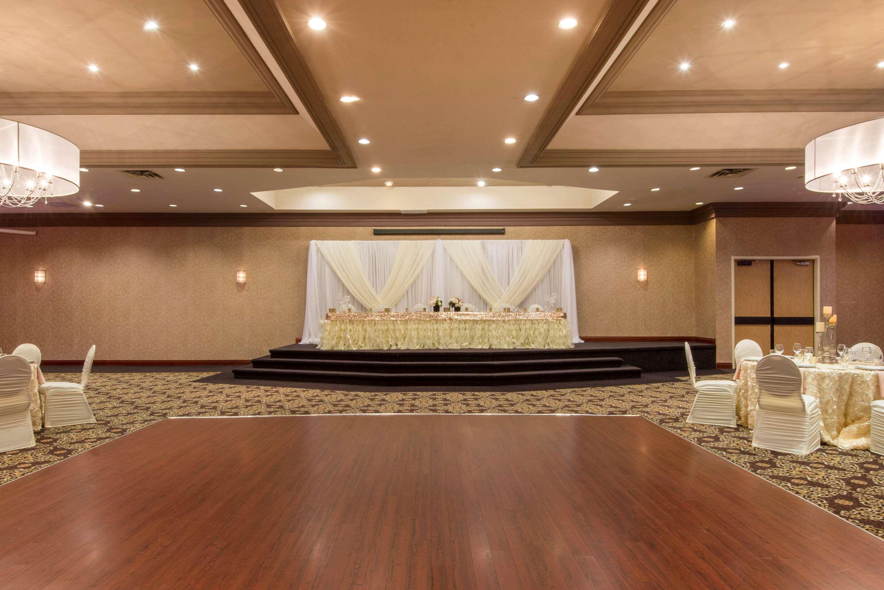 Quality Inn & Conference Centre Midland Buitenkant foto