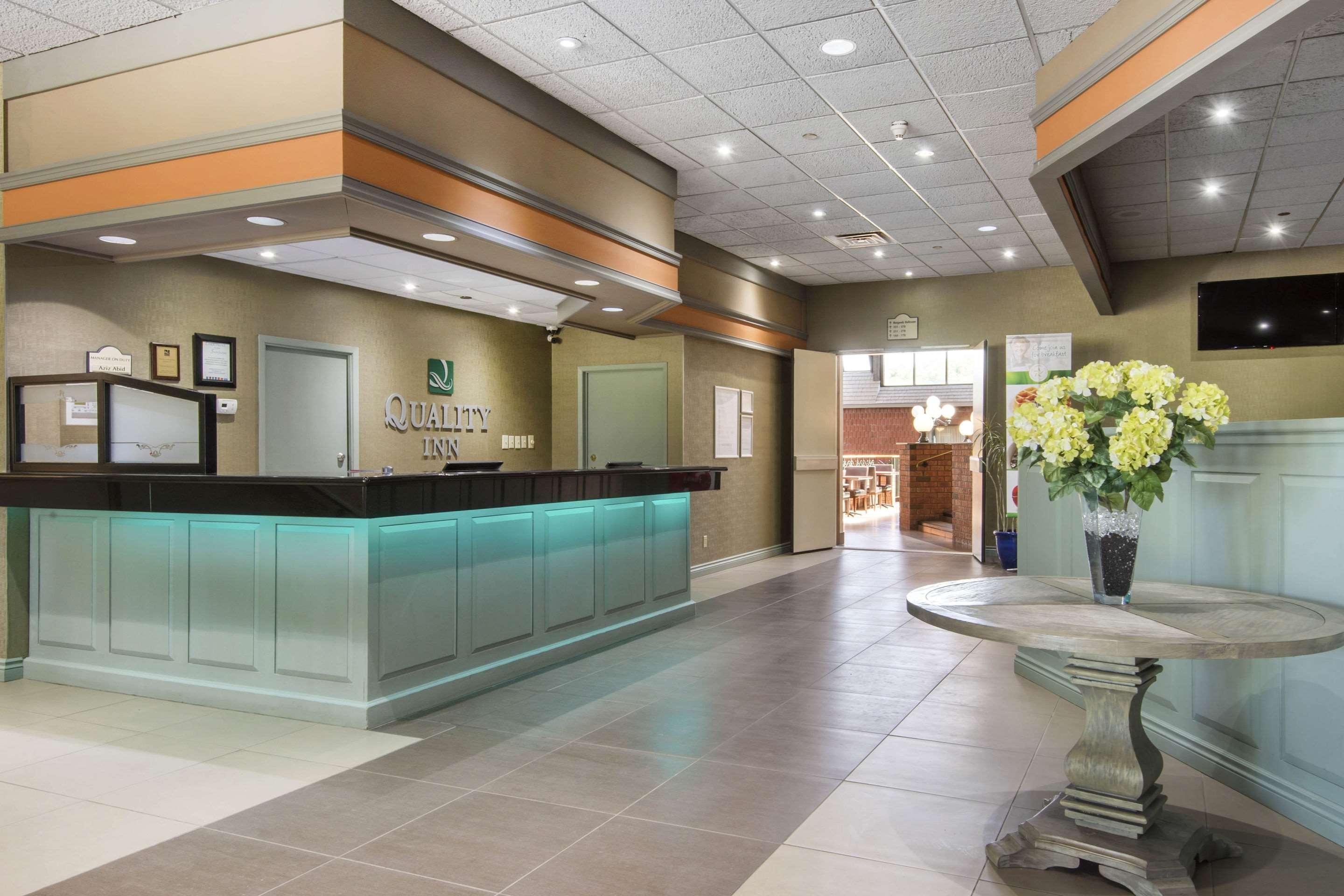 Quality Inn & Conference Centre Midland Buitenkant foto