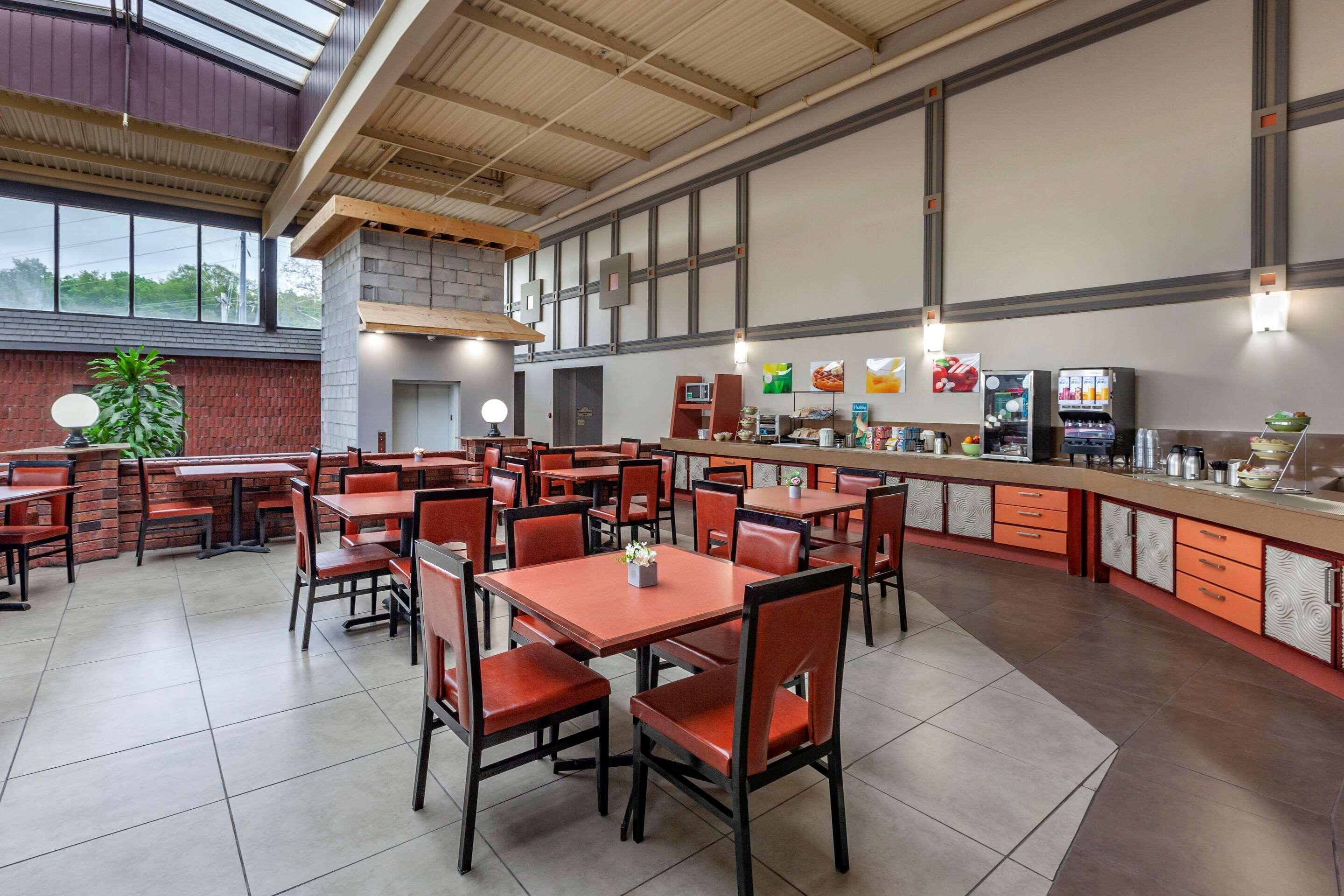 Quality Inn & Conference Centre Midland Buitenkant foto