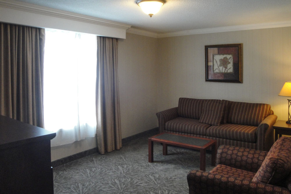 Quality Inn & Conference Centre Midland Buitenkant foto